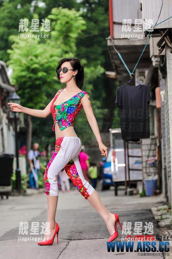 AISS爱丝(黄金版) - 索菲全套秋日女神的写真，竟让我一时间忘了秋天应该有风的样子，脑子里只有这种美。