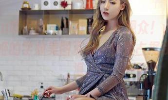 Feilin嗲囡囡 – 不甘心只做观众！waya小帝姬的学妹美图资源，快来占据我的脑海。