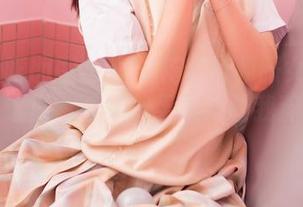 Feilin嗲囡囡 – 小樱花变身和服女神——原图在这里，壁纸效果美得让我猝不及防。