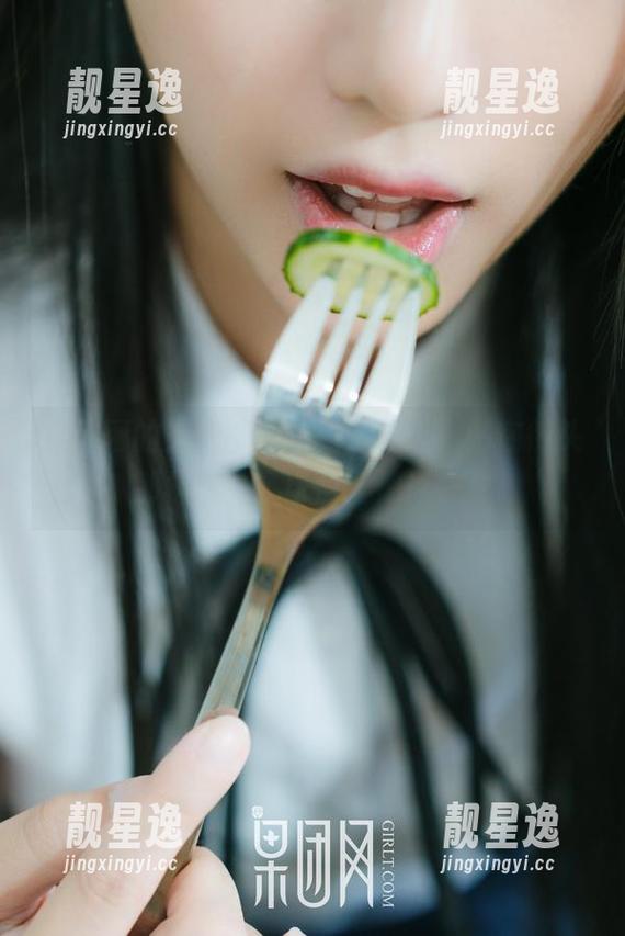 GIRLT果团网 果团网的免费图册,北方佳人,站在街头,那样悠然,自由得像风一样。