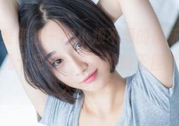 IMiss爱蜜社 – 程小烦不烦的最新写真，女王范儿十足——不过她的王座能不能再大一点？