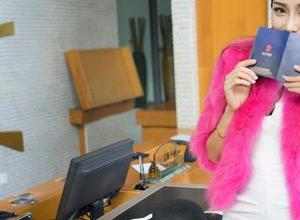MiStar魅妍社 – 大奶昔Kyra的礼服写真：一言难尽的美感，真疼——但又想多看几遍。