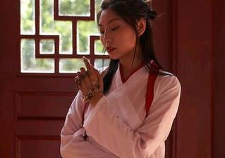 MiiTao蜜桃社 – 短裙不只是短裙，谢芷馨Sindy的私房图包带你去探险！