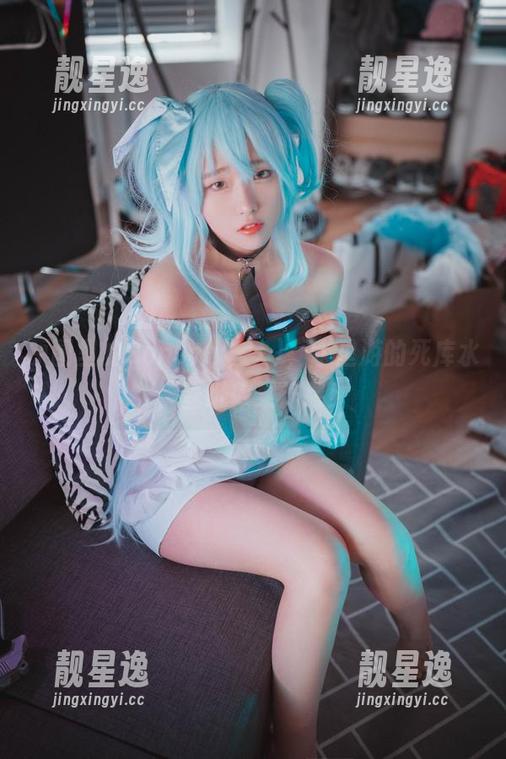 原图里的Sonson(손손)，水里游的死库水，壁纸效果炸裂！