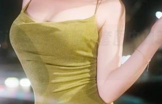看修女Tina很妖孽呀，套图中躁动的不只是心。