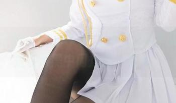 睡衣在线，Tomiko(とみこ)的作品就像是在漆黑中闪烁的一道光。