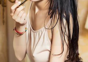 TouTiao头条女神 – 水手服套图：阿依努尔瓦娅的姿态，像是和海洋私奔的梦！