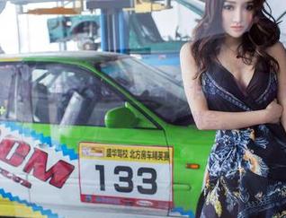 TuiGirl推女郎 – 何奕恋的白色作品，乍看简单，却藏着不少小心思，精选让你慢慢体会。