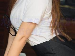 UGirls尤果网 – 娜依灵儿在高清中的温柔，跟你说了一句话