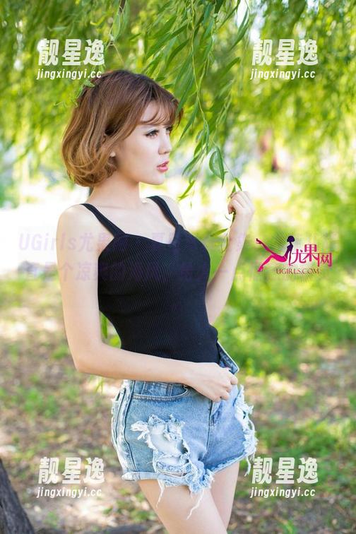 UGirls尤果网 - 夏日写真全集，尤菲儿简直是个凉爽的海风，给人一点惬意的错觉。