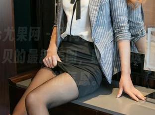 UGirls尤果网 – 别问我为什么，我就是想看蒋贝贝的最新美图，眼神里透着点天使的气息。