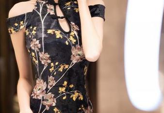 XIAOYU语画界 – 李丽莎的连体衣免费作品时间到，脑海中开始出现东京街头的人群。