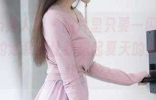 Xiuren秀人网 – 图片里只要一闪，Luffy菲菲的泳装就让我想起夏天的清凉和无忧。