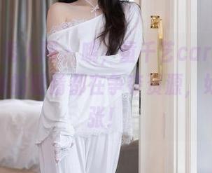 Xiuren秀人网 – 哦，童千艺cara这泳衣写真，我的眼睛都在争夺资源，好想抢几张！