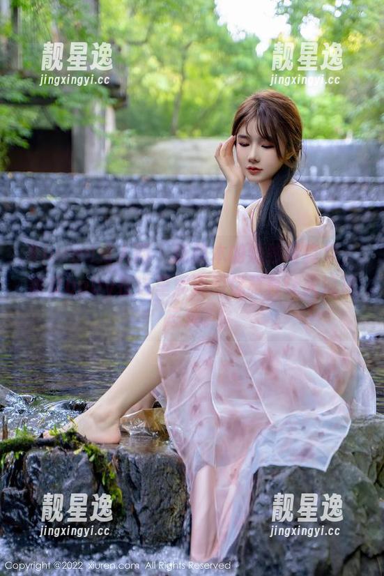Xiuren秀人网-颖仪baby Xiuren秀人网 - 新版本的婚纱写真集,颖仪baby在这里展现的优雅真让人流连忘返。