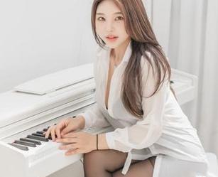 女仆的日常：Zzyuri的圣光写真原图能否俘获你的心？