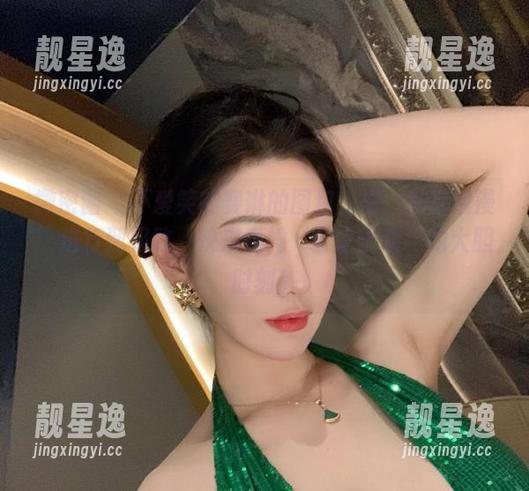 微密圈 - 不爱笑的赛琳的图包：把‘私有浪漫’进行到极致，快来看她‘公之于众’的大胆时刻！