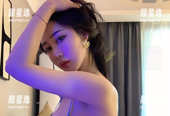 不爱笑的赛琳 微密圈 - 不一样的全套:不爱笑的赛琳在天台,作品中藏的小秘密!