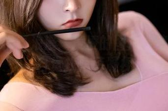 丽柜 – 浴缸浪漫：凌凌的图片合集让人不自觉找角落凝视