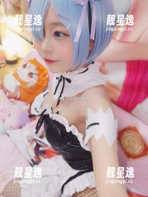 佳佳好难啊 图片合集:佳佳好难啊的体操服选择,蓝色的大胆!