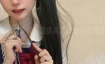 倦倦喵的露背裙：这些高清仍能让你挺身而出