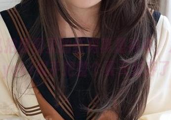 这张私拍原图里的红裙真是神奇，发条少女yoki似乎把整个夏天封存了。