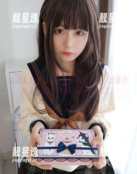 这张私拍原图里的红裙真是神奇，发条少女yoki似乎把整个夏天封存了。