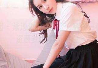 嗲囡囡 – 泳池边的方子萱，随便一看就是资源多到停不下来！
