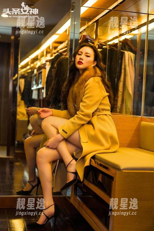 头条女神-乔安 头条女神 - 一组“全套”图片,乔安让我们看见了女王的另一面,呵。