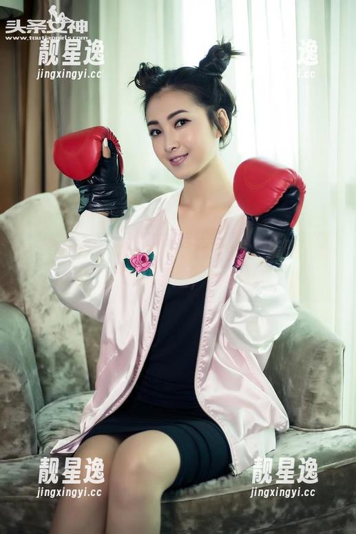 头条女神-崔昭妍 头条女神 - 全套丝袜写真上线,崔昭妍实力证明,只要腿不短,哪里都是T台!