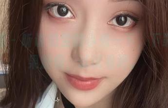 微密圈 – 听说奶雯的小秀一下，下载后效果加倍，试试看吧。