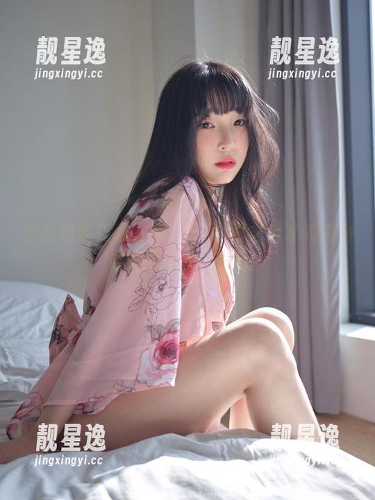 白裙和姜仁卿(강인경)：下载之后才知道为啥这么多粉絲去追！