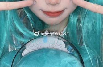 当安曜曜遇上白色私拍，清新又透亮，意想不到的图包乐趣。