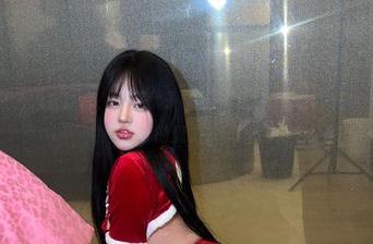 微密圈 – 红色内衣打底,小优优子毫不怯场,怎么无圣光也能造出美图的魔力?