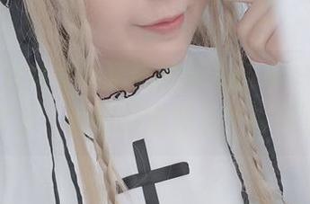 小容仔咕咕咕w猛戳的皮衣合集，在这些图片里，我们都变得无比时髦了！