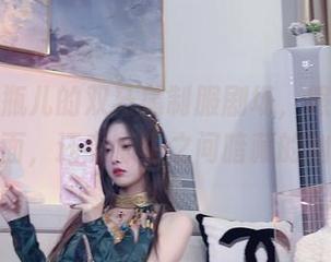 小小奶瓶儿的双马尾制服剧场,照片不止是表面,还有师生之间暗藏的幽默!