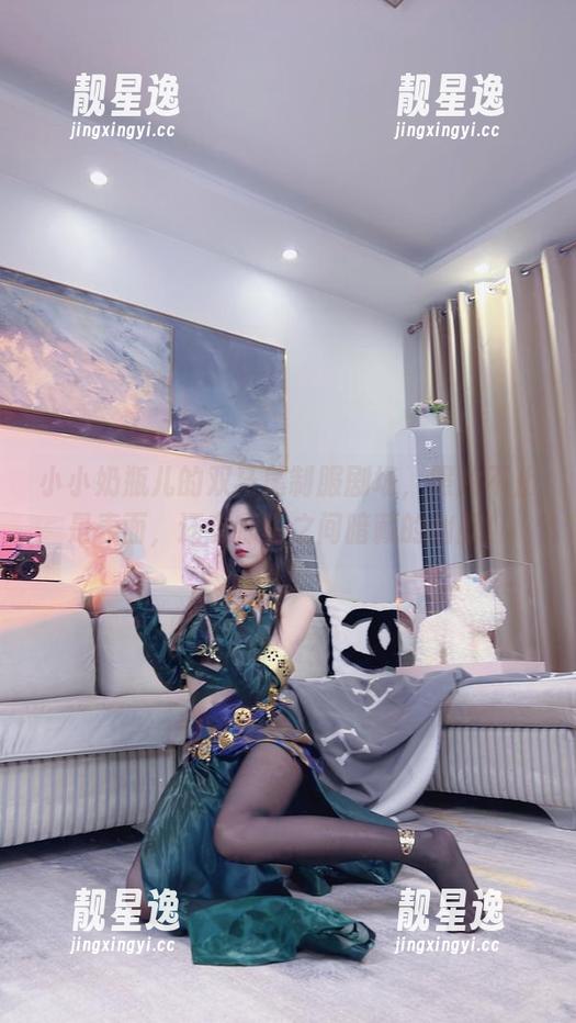 小小奶瓶儿 小小奶瓶儿的双马尾制服剧场,照片不止是表面,还有师生之间暗藏的幽默!