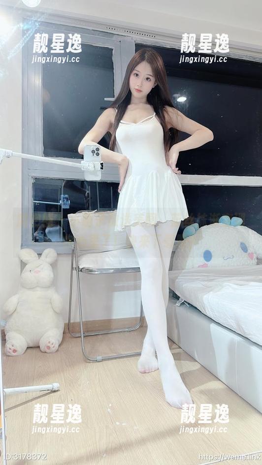 微密圈 - 小萌子放送美图，蓝丝袜渐变到你心里了！快来下载吧！