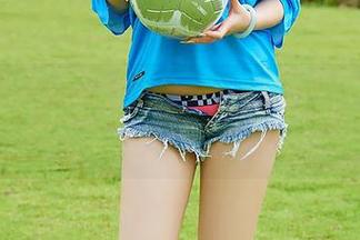 尤蜜荟 – 大奶牛登场，牛仔裤成网盘热门！不信自己去看！
