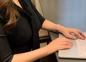 微密圈 – 说实话，张思允的女仆私拍合集让我多想了几秒……
