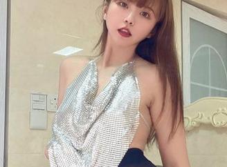 微密圈 – 在三亚的张思允，旺季内衣新主张！图包下载安装中！