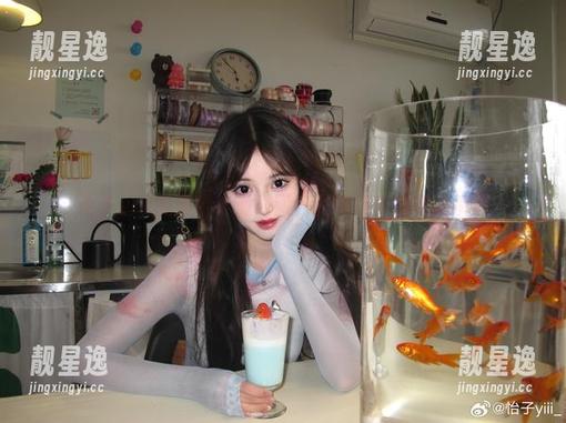 怡子yiii的黑色奇遇：图包里球场外的暧昧瞬间