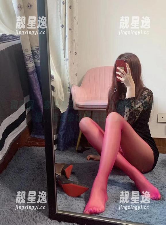 微密圈 - 套图大赏！提袜少女的微信朋友圈，肯定会让你流连忘返。