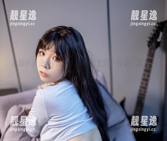 无颜小天使wy的办公室更新套图，奇怪，再来一次奇怪的组合！