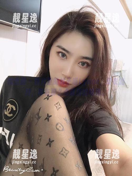 林子喵Lynne 微密圈 - 照片里的林子喵Lynne,皮衣加持,真有那么点狠厉的味道。
