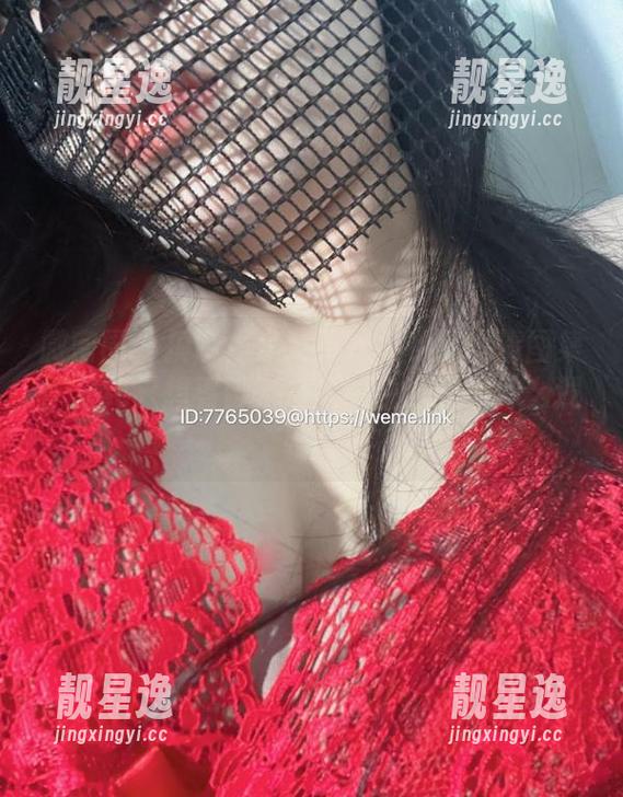 楚楚不吃鱼 微密圈 - 摸哒!楚楚不吃鱼裸足高清图集,单纯只想看脚,后来明白这是个什么逻辑!