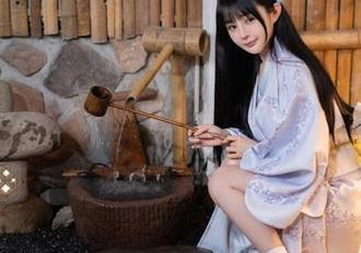 樱井宁宁的粉色私拍，图包里有种说不上来的甜，像春日的流浪果实，咕咚一下！