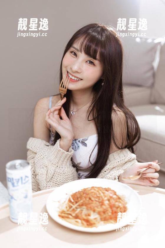 这才是现代厨娘！泥泥汝最新照片让人咋舌，眼馋的不光是食物！