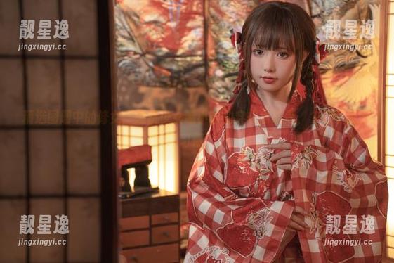 爆机少女喵小吉 精选图册中的修女:爆机少女喵小吉的穿搭小思考,乍看可能不习惯。