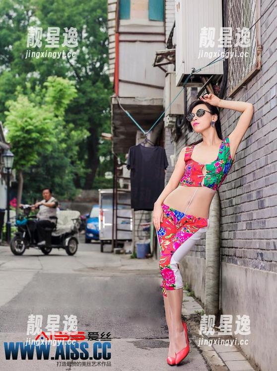 爱丝-若兮 爱丝 - 水中游的若兮,泳装美图壁纸也秒变灵动。